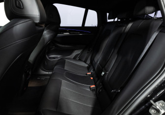 Подержанный автомобиль BMW X4 2019 года (10 фото)