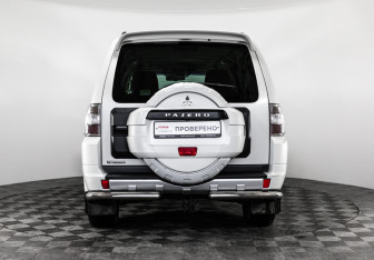 Подержанный автомобиль Mitsubishi Pajero 2014 года (6 фото)