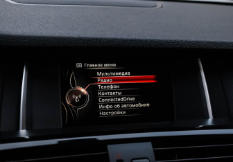 Подержанный автомобиль BMW X4 2017 года (17 фото)