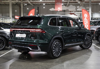 Подержанный автомобиль Geely Monjaro 2025 года (12 фото)