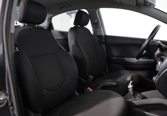 Подержанный автомобиль Kia Rio Sedan 2014 года (14 фото)