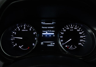 Подержанный автомобиль Nissan Qashqai 2017 года (12 фото)