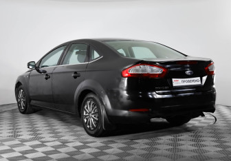 Подержанный автомобиль Ford Mondeo Sedan 2010 года (7 фото)