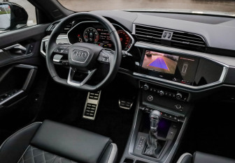 Подержанный автомобиль Audi Q3 2024 года (10 фото)