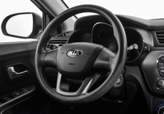 Подержанный автомобиль Kia Rio Sedan 2013 года (15 фото)
