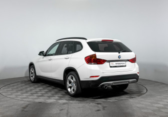 Подержанный автомобиль BMW X1 2014 года (7 фото)