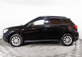Подержанный автомобиль Mitsubishi ASX 2012 года (8 фото)