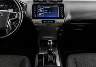 Подержанный автомобиль Toyota Land Cruiser Prado 2021 года (16 фото)