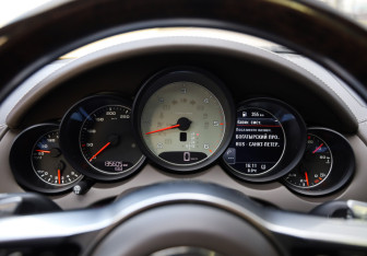 Подержанный автомобиль Porsche Cayenne 2015 года (14 фото)