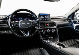 Подержанный автомобиль Genesis G70 2018 года (18 фото)