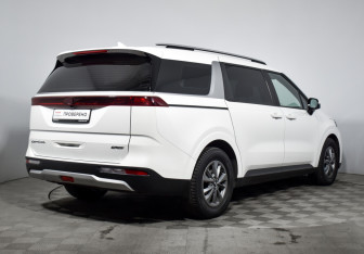 Подержанный автомобиль Kia Carnival 2021 года (5 фото)