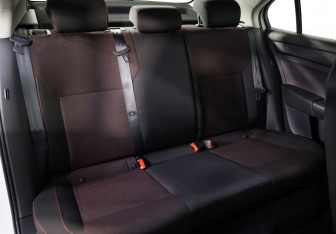 Подержанный автомобиль Skoda Rapid Liftback 2015 года (18 фото)