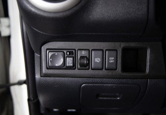 Подержанный автомобиль Nissan Note 2013 года (17 фото)