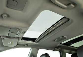 Подержанный автомобиль Nissan Pathfinder 2014 года (19 фото)