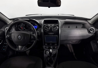 Подержанный автомобиль Renault Duster 2018 года (14 фото)
