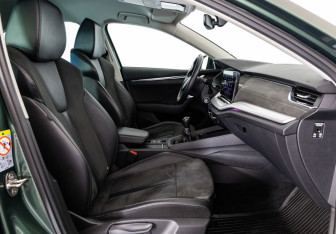 Подержанный автомобиль Skoda Octavia Liftback 2021 года (23 фото)
