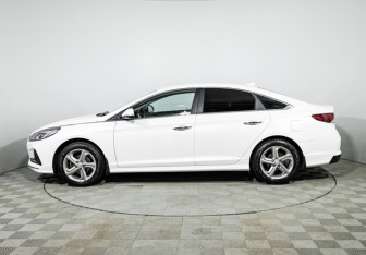 Подержанный автомобиль Hyundai Sonata 2019 года (8 фото)