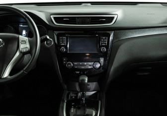 Подержанный автомобиль Nissan X-Trail 2017 года (14 фото)