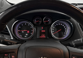 Подержанный автомобиль Opel Mokka 2013 года (17 фото)
