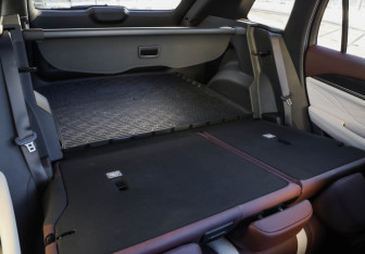 Подержанный автомобиль Geely Monjaro 2022 года (31 фото)