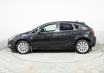 Подержанный автомобиль Opel Astra Hatchback 2012 года (8 фото)