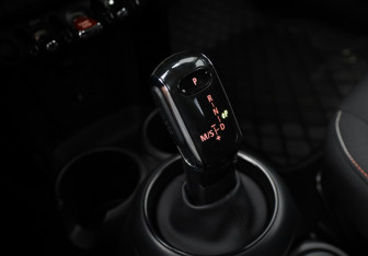 Подержанный автомобиль MINI Hatch 2018 года (15 фото)