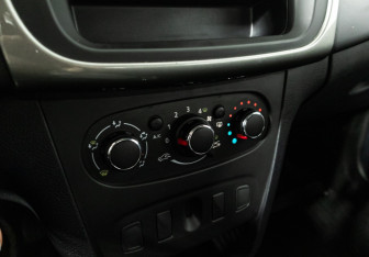 Подержанный автомобиль Renault Logan Sedan 2019 года (15 фото)