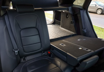 Подержанный автомобиль Jaguar F-Pace 2018 года (31 фото)