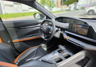 Подержанный автомобиль Changan UNI-V 2024 года (9 фото)