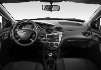 Подержанный автомобиль Ford Focus Sedan 2003 года (9 фото)