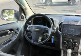 Подержанный автомобиль Chevrolet TrailBlazer 2012 года (17 фото)