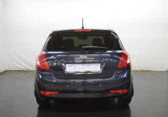 Подержанный автомобиль Kia Ceed Hatchback 2010 года (6 фото)