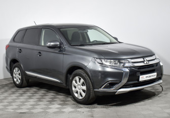 Подержанный автомобиль Mitsubishi Outlander 2016 года (3 фото)