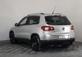 Подержанный автомобиль Volkswagen Tiguan 2010 года (7 фото)