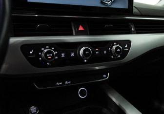 Подержанный автомобиль Audi A4 Sedan 2018 года (19 фото)