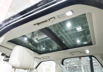 Подержанный автомобиль Land Rover Range Rover 2014 года (22 фото)