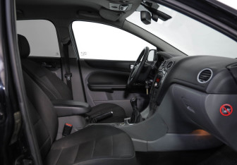 Подержанный автомобиль Ford Focus Hatchback 2011 года (57 фото)