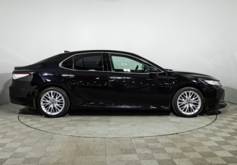 Подержанный автомобиль Toyota Camry Sedan 2020 года (4 фото)