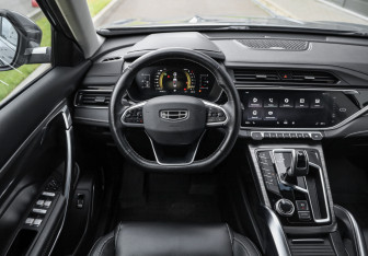 Подержанный автомобиль Geely Atlas Pro 2021 года (12 фото)