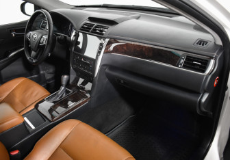 Подержанный автомобиль Toyota Camry Sedan 2017 года (12 фото)