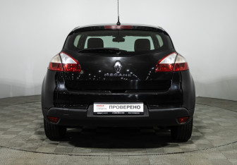 Подержанный автомобиль Renault Megane Hatchback 2011 года (6 фото)