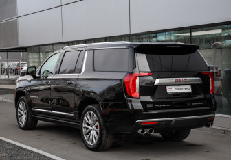 Подержанный автомобиль GMC Yukon 2022 года (8 фото)