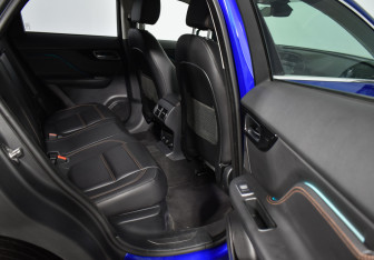 Подержанный автомобиль Jaguar F-Pace 2018 года (12 фото)