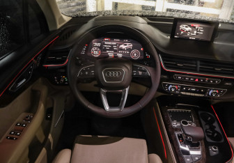 Подержанный автомобиль Audi Q7 2018 года (15 фото)