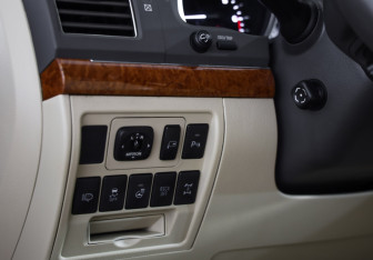 Подержанный автомобиль Toyota Land Cruiser Suv 2013 года (22 фото)