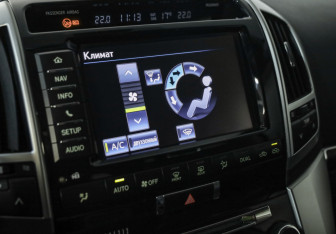 Подержанный автомобиль Toyota Land Cruiser Suv 2013 года (16 фото)