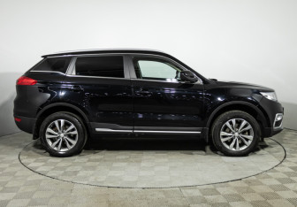 Подержанный автомобиль Geely Atlas 2022 года (4 фото)
