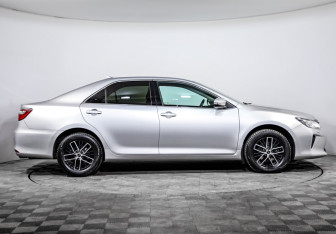 Подержанный автомобиль Toyota Camry Sedan 2017 года (4 фото)