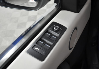 Подержанный автомобиль Land Rover Discovery 2017 года (11 фото)