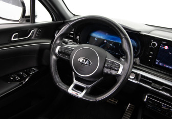Подержанный автомобиль Kia K5 2021 года (29 фото)